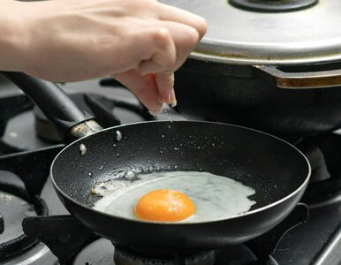 Miniatura: Jak usmażyć idealne jajko sadzone? Ten...