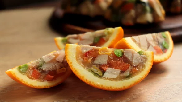 Miniatura: Galaretę z kurczaka zamykam w tych...