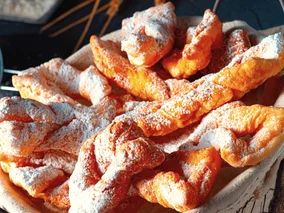 Miniatura: Faworki niemieckie robi się inaczej niż...