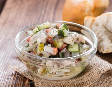 Miniatura: Tę obłędną sałatkę śledziową robiła mi...