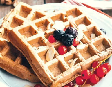 Miniatura: Miksuję serek wiejski z jajkami. Gofry...