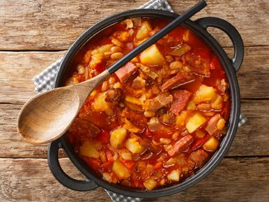 Miniatura: Z podsmażonej kiełbasy i kilku warzyw...