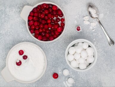 Miniatura: Ludzie kupują żurawinę kilogramami, aby...