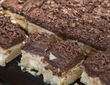 Miniatura: Łączę budyń z herbatnikami i wkładam do...