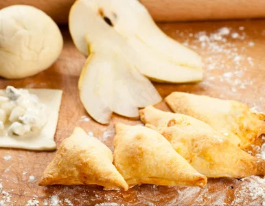 Miniatura: Rolka gotowego ciasta i dwa dodatki....