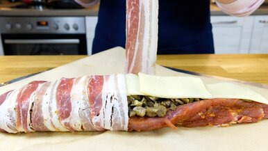 Miniatura: Nadzianą polędwiczkę zawijam w cieniutkie...