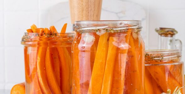 Miniatura: Zalewam marchewki płynem i robię zdrową...