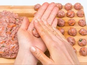 Miniatura: Do pulpetów ścieram to warzywo. Są...