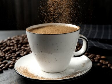 Miniatura: Wsyp pół łyżeczki do porannej kawy. Pomaga...