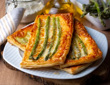 Miniatura: Zamiast pizzy robię to ze szparagami....