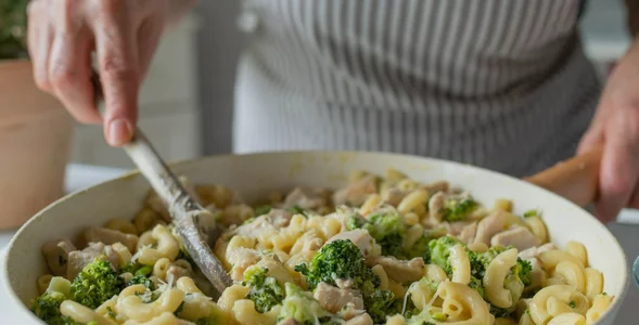 Miniatura: Weź makaron, kurczaka i brokuł. Tak...
