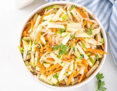 Miniatura: Do surówki z kapusty dorzuciłam soczysty...