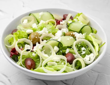 Miniatura: Dorzucam krążki pora i surówka wychodzi...