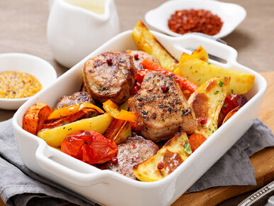 Miniatura: Mięso i warzywa wrzucam na jedną blachę....