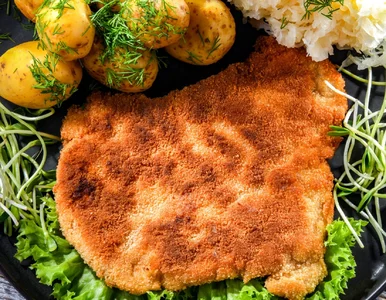 Miniatura: Odkręcam 2 słoiczki i wkładam mięso do...