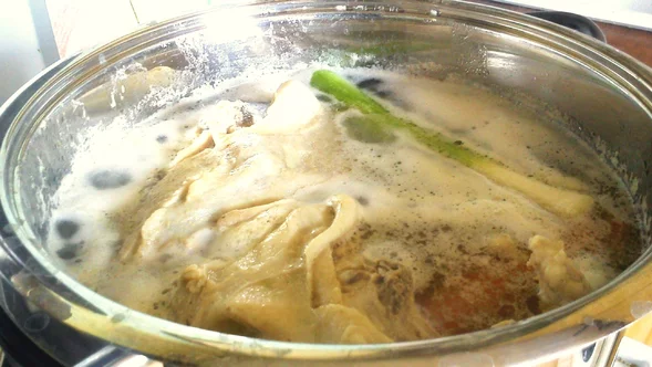 Miniatura: Prosty sposób na idealnie klarowny rosół....