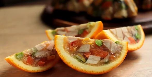 Miniatura: Galaretę z kurczaka zamykam w tych...