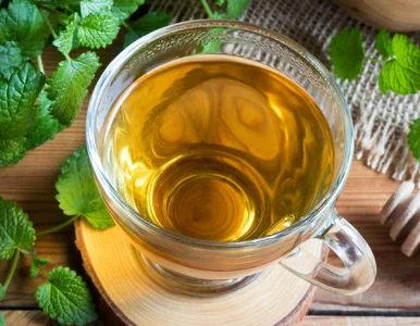 Miniatura: Po kolacji piję herbatkę z dwóch ziół....