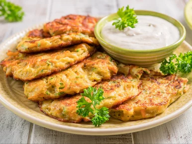 Miniatura: Do warzyw dodaję jeden składnik i smażę....