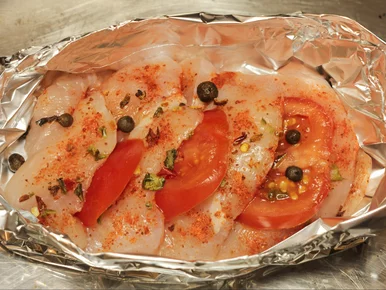 Miniatura: Mięso przekładam pomidorami i do...