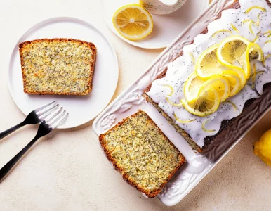 Miniatura: Prosta babka z makiem. Lekka, pełna smaku,...