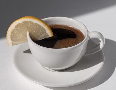 Chcesz szybko schudnąć? Czy kawa z cytryną jest dobrym sposobem?