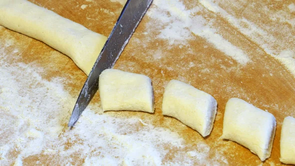 Miniatura: Do ciasta dodaję 2 łyżki. Leniwe smakują...