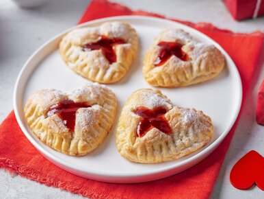 Miniatura: Słodką przekąskę na Walentynki robię z 2...