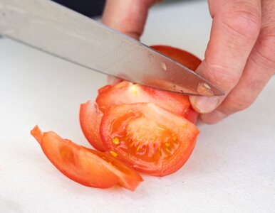 Miniatura: Jak szybko naostrzyć tępy nóż bez...