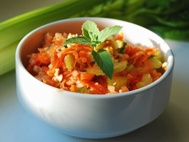 Miniatura: Moja babcia do siekanych warzyw dodawała...