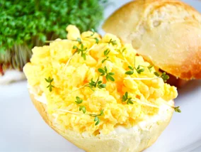 Miniatura: Wsypuję do jajecznicy coś, czego większość...