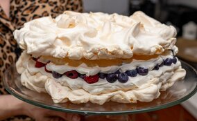 Miniatura: Domowy tort bezowy z przepisu babci...