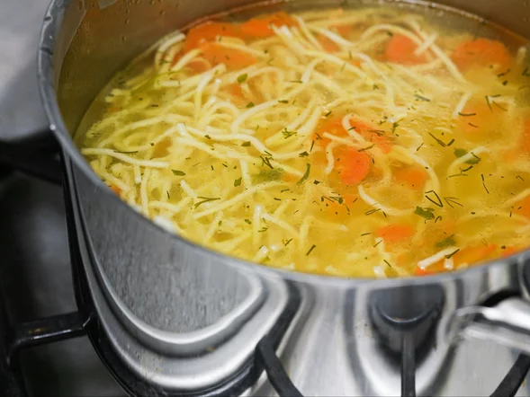 Miniatura: Do rosołu dodaję 2 łyżki. Jest pyszny bez...