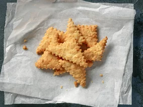 Miniatura: Zwykły żółty ser i masło. Te krakersy...