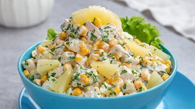 Miniatura: Kroję pierś z indyka i mieszam z 3...