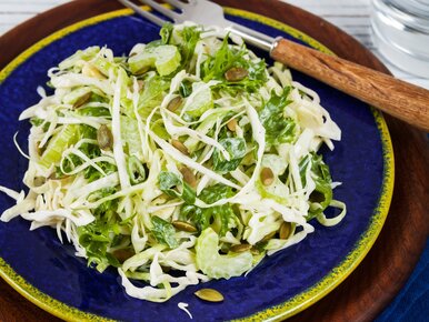 Miniatura: Kroję kapustę pekińską i dorzucam...