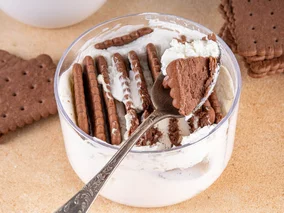 Miniatura: Weź jogurt naturalny i paczkę ciastek. Ten...