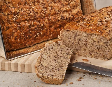 Miniatura: Chleba nie kupuję, tylko nastawiam na noc,...