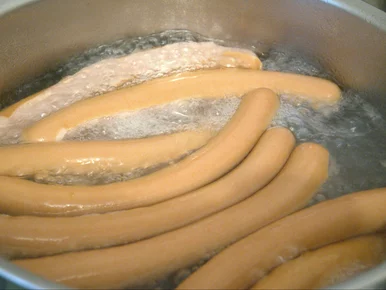 Miniatura: Czy trzeba gotować parówki? Wiele osób...