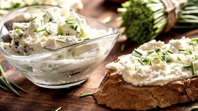 Miniatura: Rano jem ten twarożek zamiast kanapek....