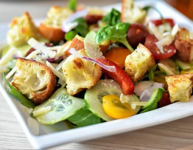 Miniatura: Została mi czerstwa bułka. W kilka minut...