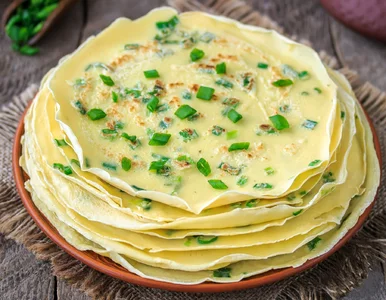 Miniatura: Do ciasta wsypuję pół posiekanego pęczka....