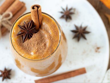 Miniatura: Rozgrzewający, jesienny koktajl zrobisz w...