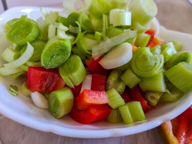 Miniatura: Soczysta i chrupiąca surówka z pora....