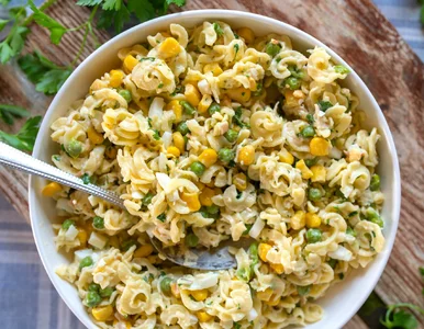 Miniatura: Z makaronu z wczoraj robię tę sałatkę....