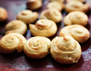 Miniatura: Biorę ciasto francuskie i twaróg. Te...