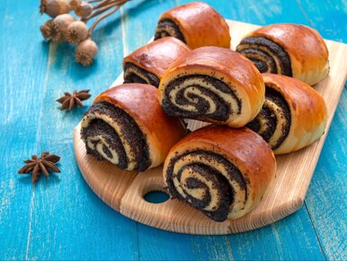 Miniatura: Masę makową zawijam w puszyste ciasto....