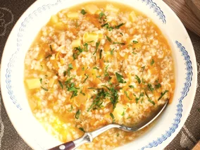 Miniatura: Nie wylewam rosołu. Ta gęsta zupa stawia...