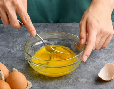 Miniatura: Mieszam jajka z popularnym dodatkiem i nie...