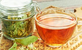 Miniatura: Wsypuję łyżkę i zalewam wrzątkiem....